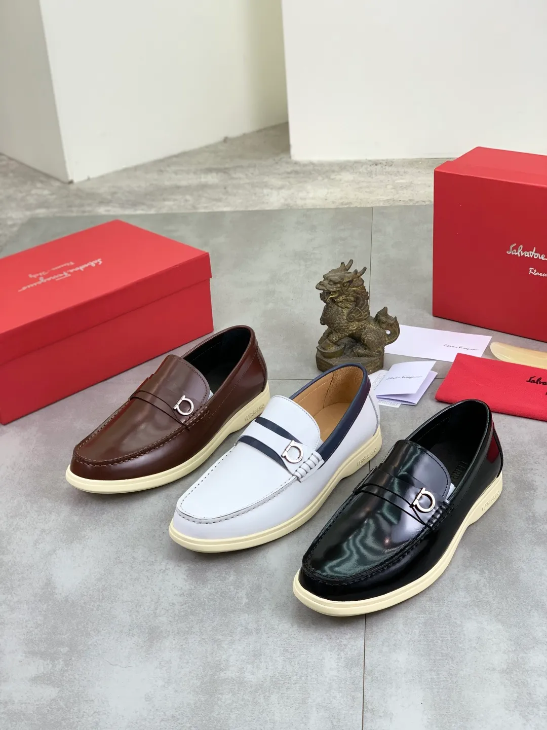 Men's Men's Shoes 💰P580💰[New Style] Water-dyed Niuli 🆘[Salvatore Ferragamo] Ferragamo's latest casual business leather shoes for men! Listed simultaneously! The fabric is made of specially imported original calfskin, and the interior is made of imported water-dyed cowhide. It is absolutely luxurious and leads the fashion trend. Matching code: 38-44 (45 and 46 can be customized) Black, brown and burgundy colors available